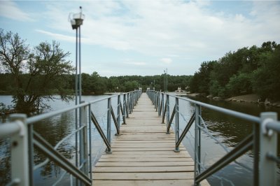 AI-generated travel thumbnail for Narovchat