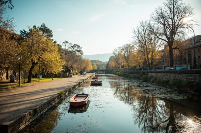 AI-generated travel thumbnail for Nava de Francia