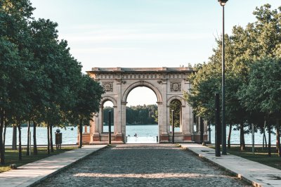 AI-generated travel thumbnail for Năvodari