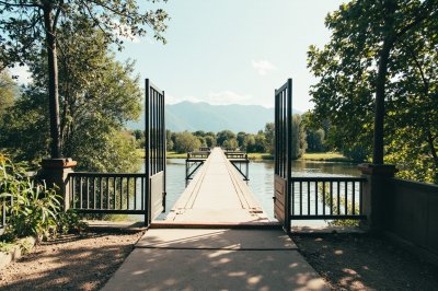 AI-generated travel thumbnail for Navur