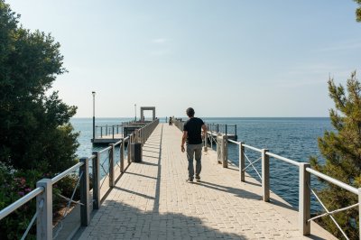 AI-generated travel thumbnail for Netanya