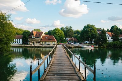 AI-generated travel thumbnail for Neuhof an der Zenn