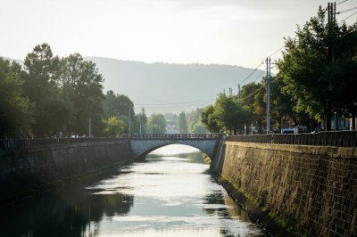 AI-generated travel thumbnail for Neviglie