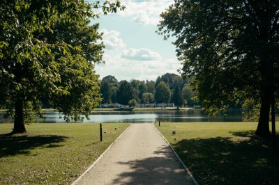 AI-generated travel thumbnail for Niederalteich