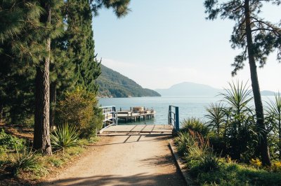 AI-generated travel thumbnail for Nigoline-Bonomelli