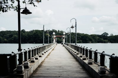 AI-generated travel thumbnail for Nilombot