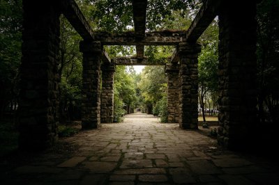 AI-generated travel thumbnail for Niny