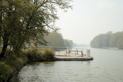 AI-generated travel thumbnail for Nogent-le-Roi