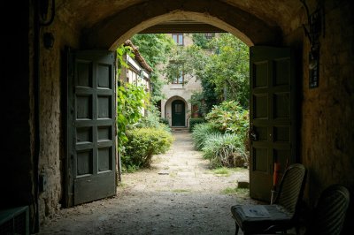 AI-generated travel thumbnail for Nomeny