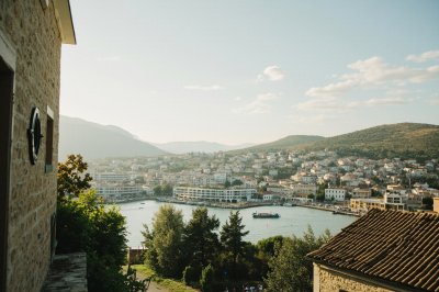 AI-generated travel thumbnail for Nomós Chalkidikís