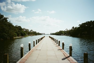 AI-generated travel thumbnail for North Redington Beach