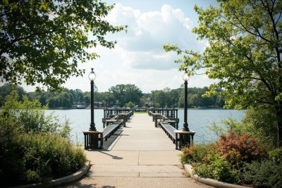 AI-generated travel thumbnail for North Riverside