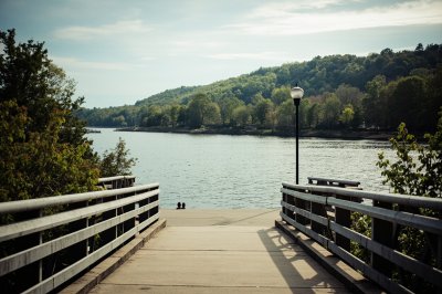AI-generated travel thumbnail for Oak Hill