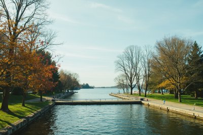 AI-generated travel thumbnail for Oconomowoc
