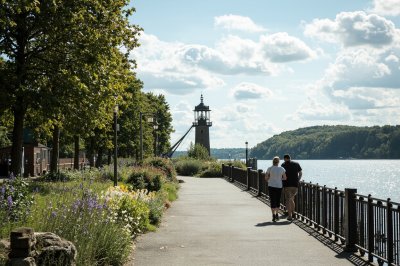 AI-generated travel thumbnail for Oelixdorf