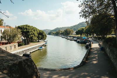 AI-generated travel thumbnail for Oliveira do Douro