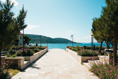 AI-generated travel thumbnail for Omiš