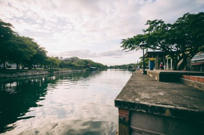 AI-generated travel thumbnail for Oracon