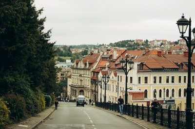 AI-generated travel thumbnail for Oradea
