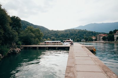 AI-generated travel thumbnail for Oraş Piatra-Olt