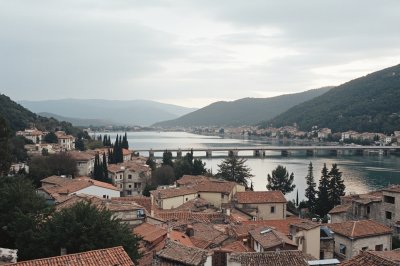 AI-generated travel thumbnail for Orreaga/Roncesvalles