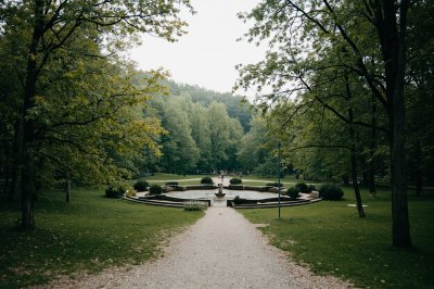 AI-generated travel thumbnail for Osiedle Henrykowskie