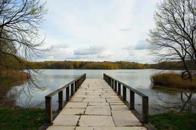 AI-generated travel thumbnail for Ostroveni