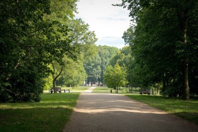 AI-generated travel thumbnail for Overasselt