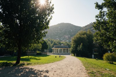 AI-generated travel thumbnail for Ovraqin