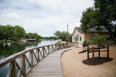AI-generated travel thumbnail for Ozona