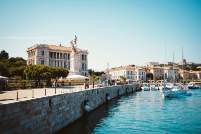 AI-generated travel thumbnail for Palais de Justice