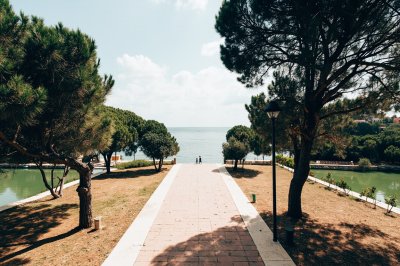 AI-generated travel thumbnail for Palamós