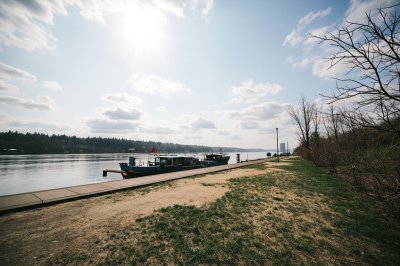 AI-generated travel thumbnail for Pamyat’ Parizhskoy Kommuny
