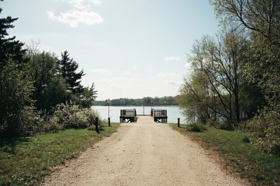 AI-generated travel thumbnail for Parçay-les-Pins