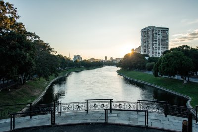 AI-generated travel thumbnail for Parque Chas