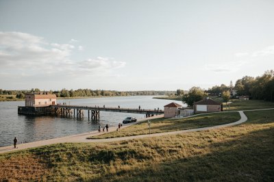 AI-generated travel thumbnail for Perzów