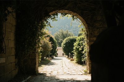 AI-generated travel thumbnail for Pessinetto