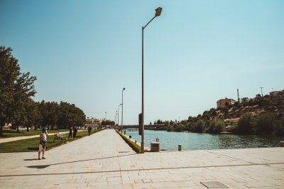 AI-generated travel thumbnail for Petaẖ Tiqwa