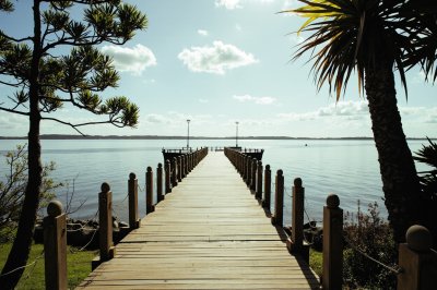AI-generated travel thumbnail for Petite-Île