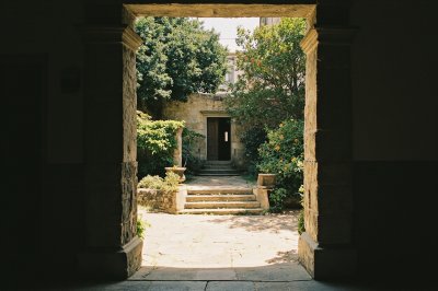 AI-generated travel thumbnail for Pied-de-Borne