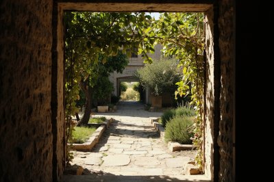 AI-generated travel thumbnail for Pir Anbar