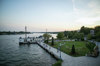 AI-generated travel thumbnail for Piteşti