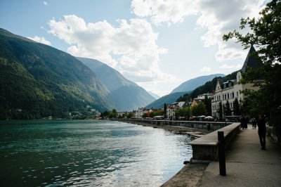 AI-generated travel thumbnail for Planken