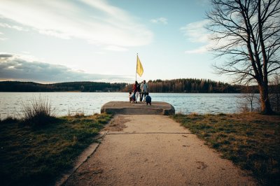 AI-generated travel thumbnail for Ploscuțeni