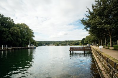 AI-generated travel thumbnail for Plouvien