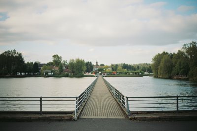 AI-generated travel thumbnail for Poarta
