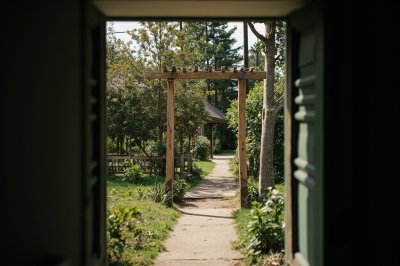 AI-generated travel thumbnail for Pospelikha
