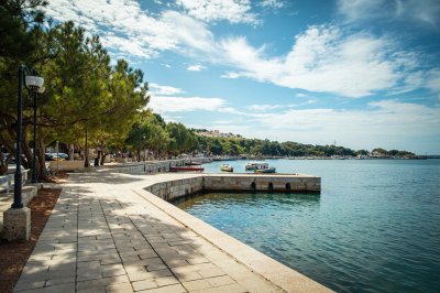 AI-generated travel thumbnail for Provincia di Oristano