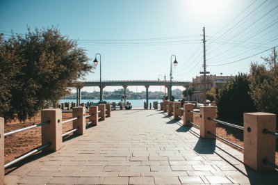 AI-generated travel thumbnail for Qaryat Sulūq