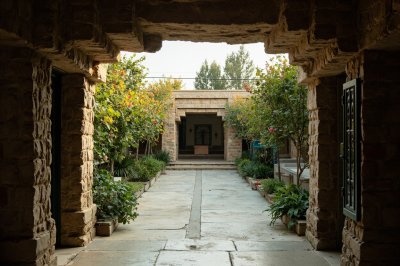 AI-generated travel thumbnail for Qazvin
